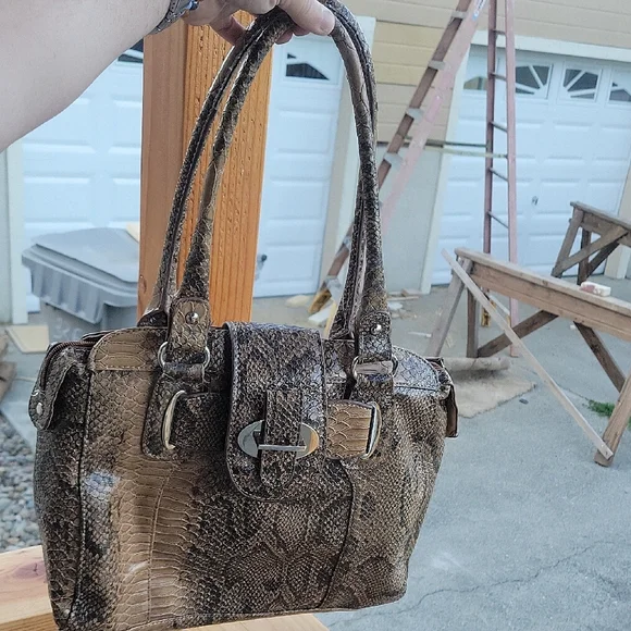 Sag Harbor Brown and Tan Shoulder Bag with Exotic Snake Skin Pattern. Attractive - Picture 9 of 10